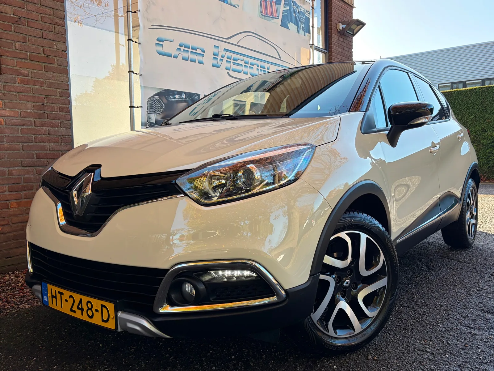 Renault Captur (2016) — foto 1