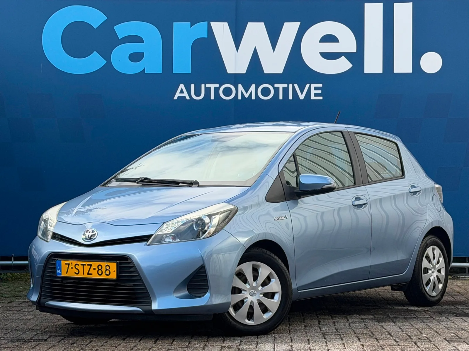 Toyota Yaris (2013) — foto 1