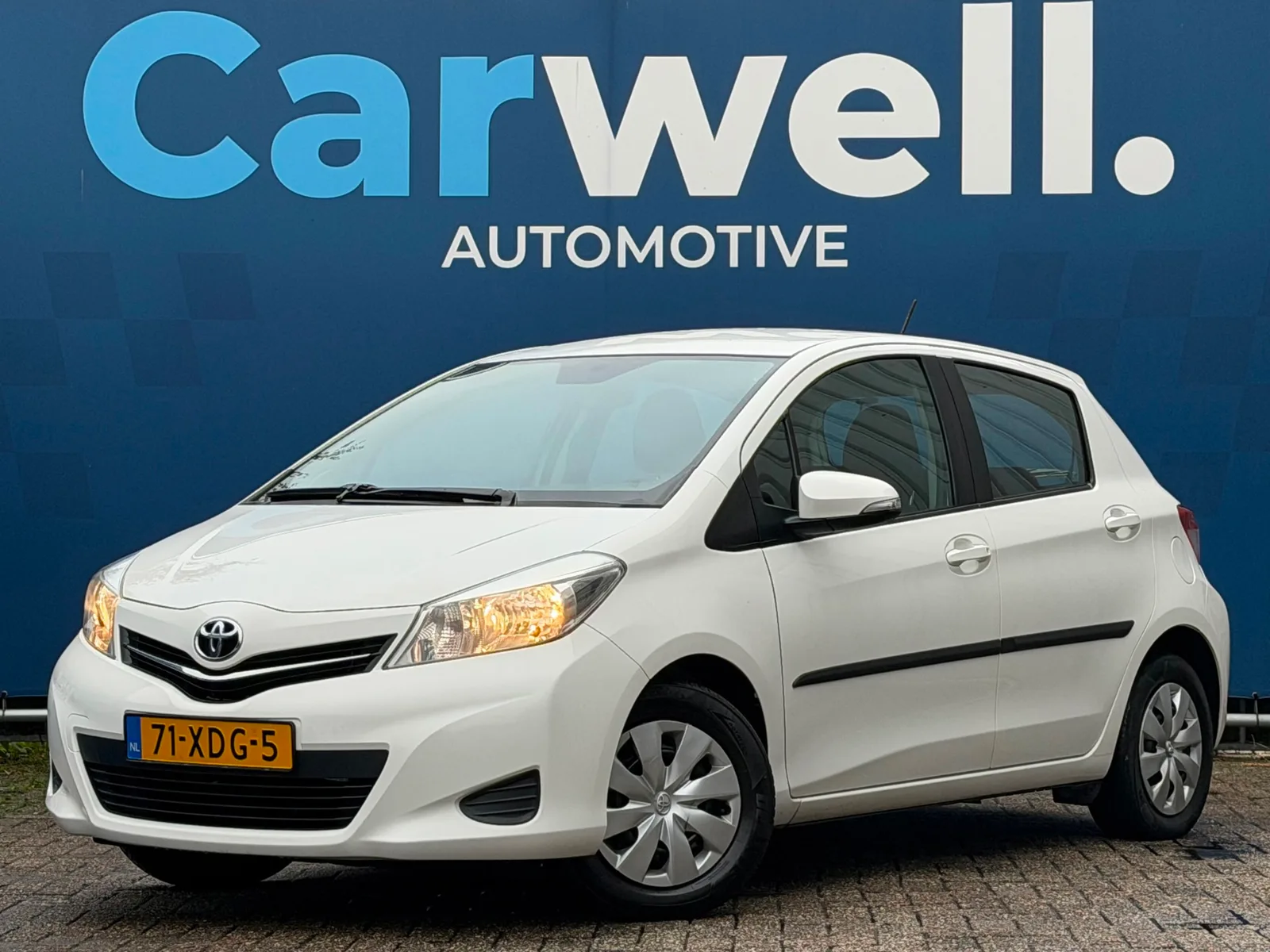 Toyota Yaris (2012) — foto 1