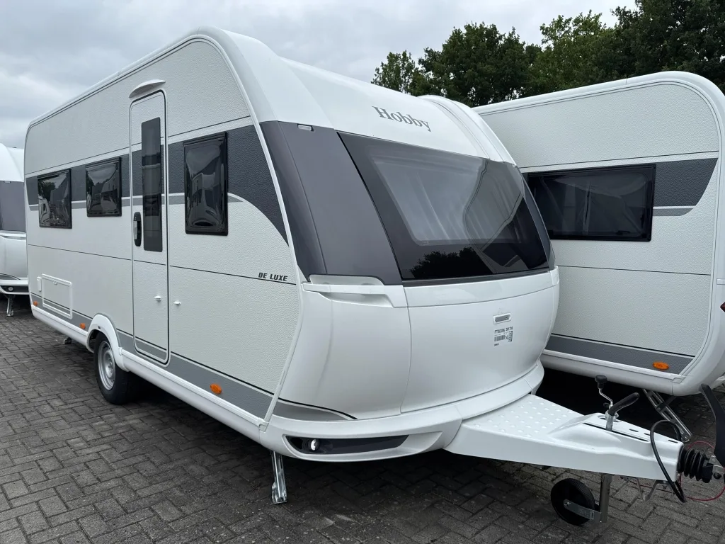 Hobby De Luxe (2026) — foto 1