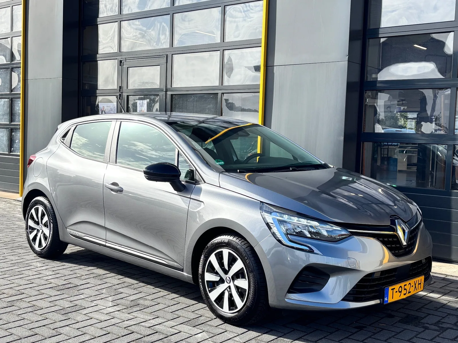Renault Clio (2023) — foto 1