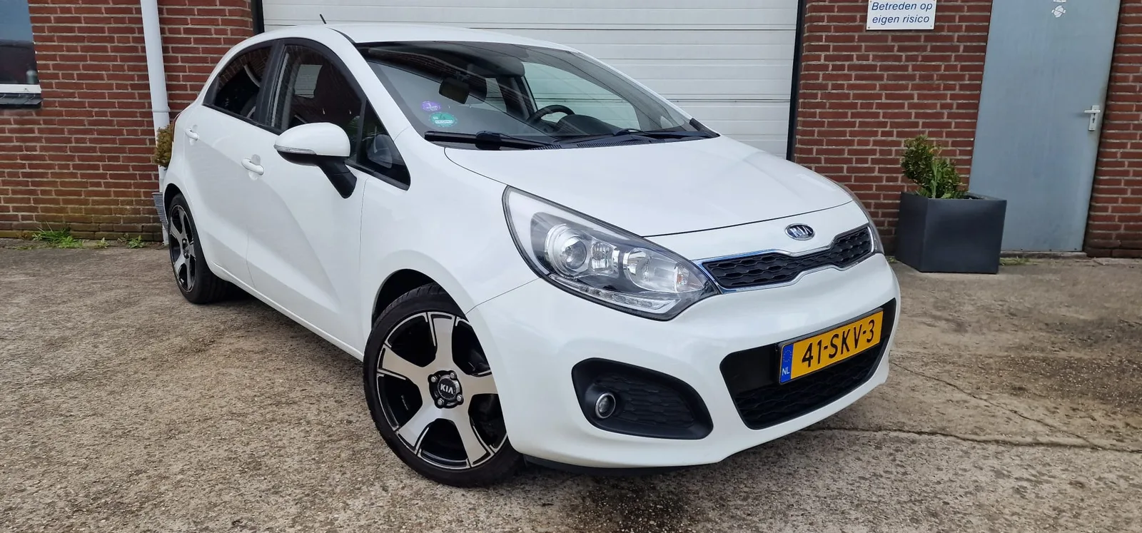 Kia Rio (2011) — foto 1
