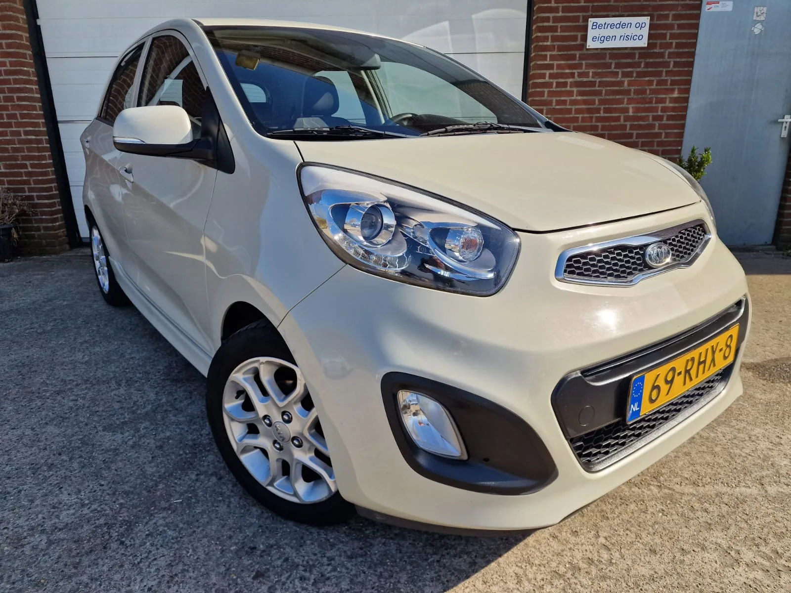 Kia Picanto (2011) — foto 1