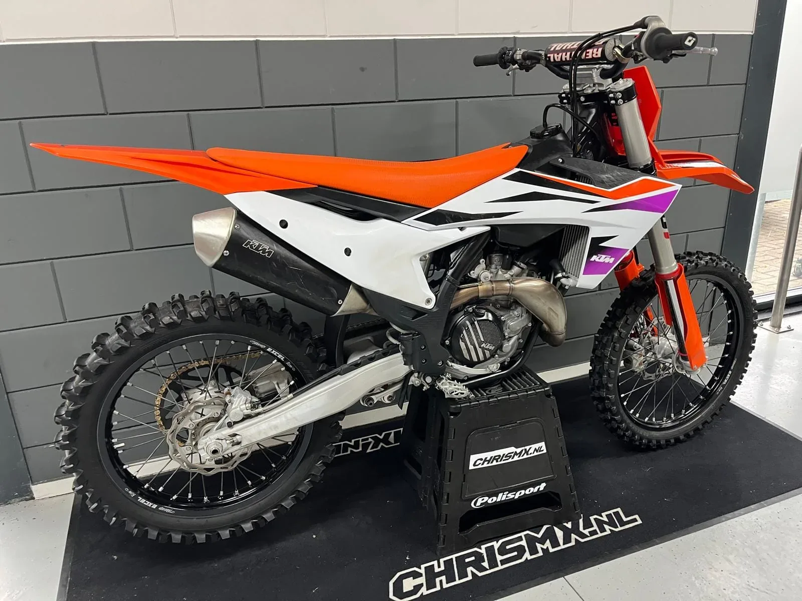 KTM 450 SX-F (2024) — foto 1