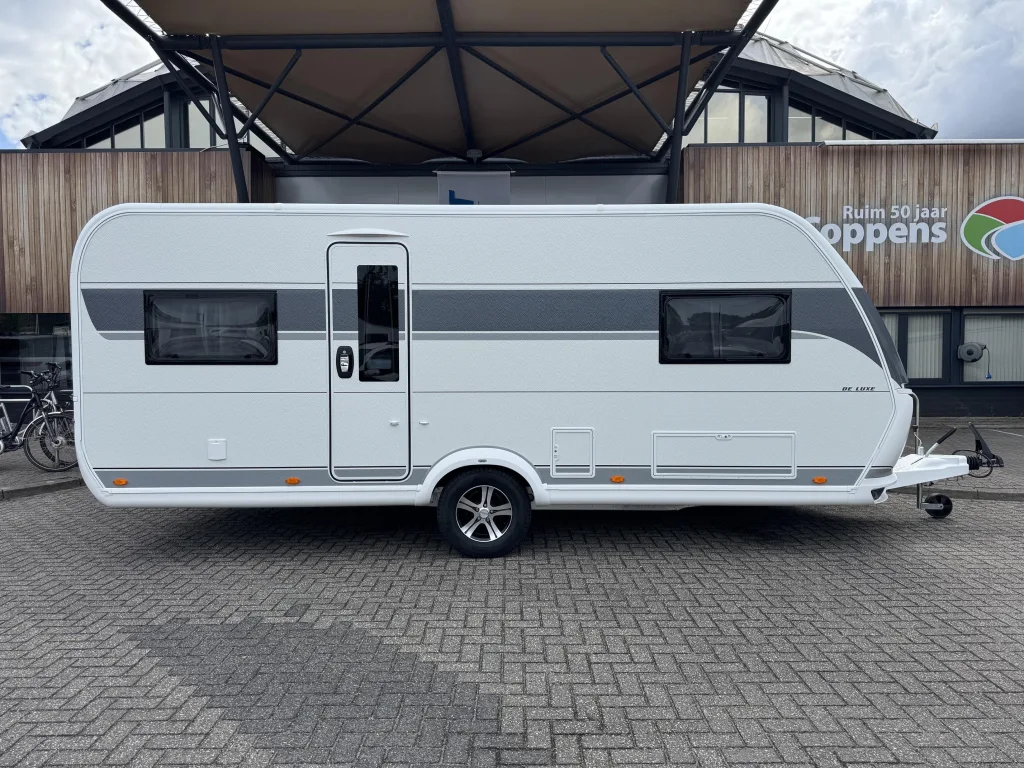 Hobby De Luxe (2026) — foto 1