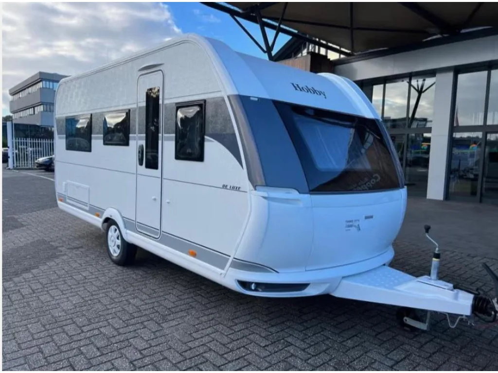 Hobby De Luxe (2026) — foto 1