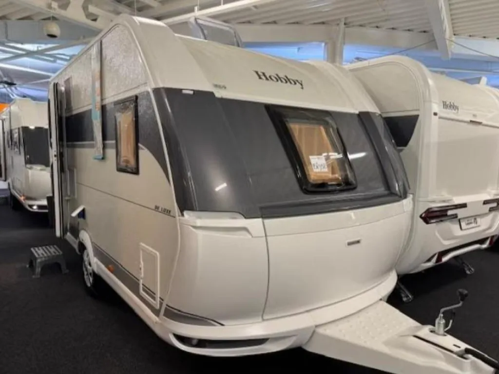 Hobby De Luxe (2026) — foto 1