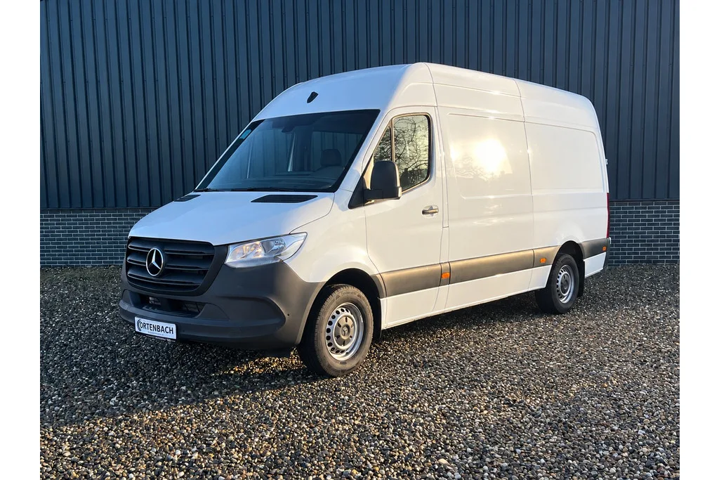 Mercedes-Benz Sprinter (2023) — foto 1