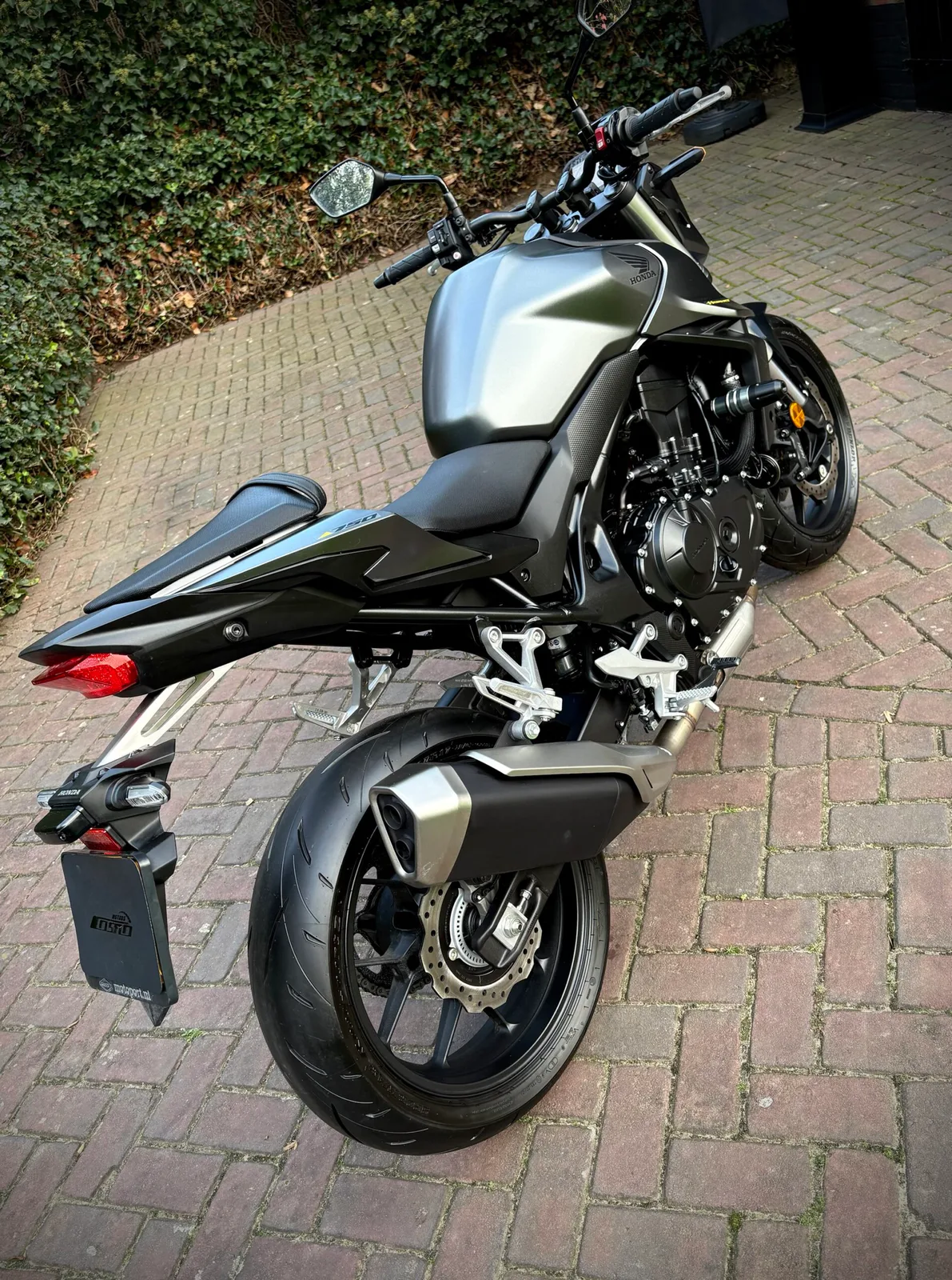 Honda CB 750 Hornet (2023) — foto 1