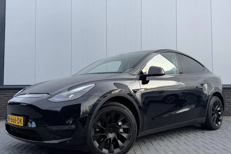 Tesla Model Y (2021)