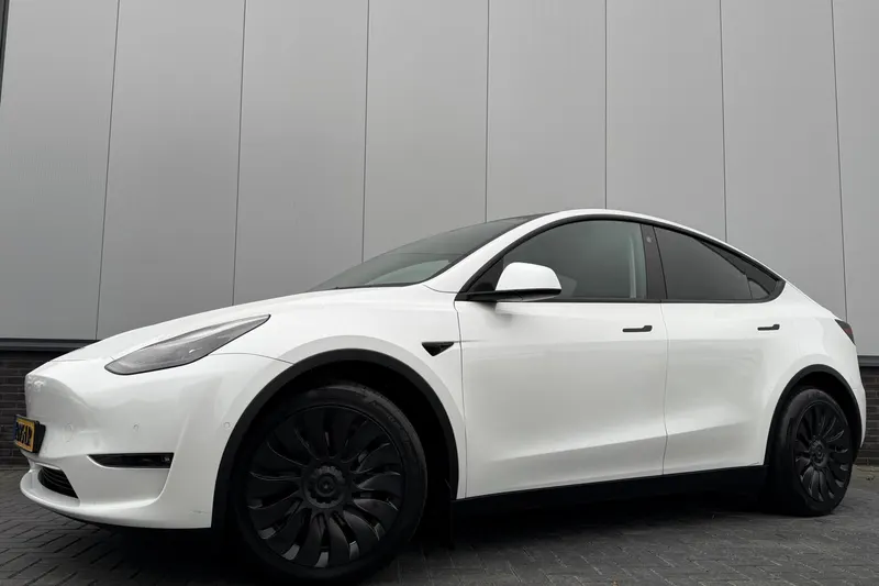 Tesla Model Y (2021)