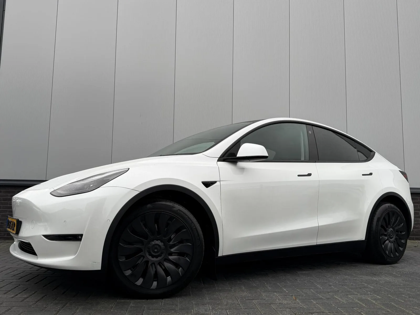 Tesla Model Y (2021) — foto 1