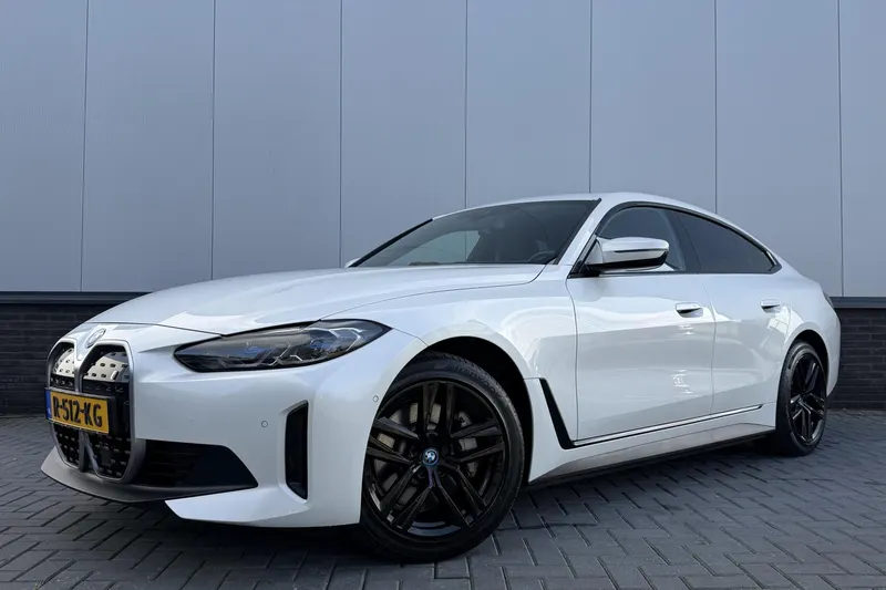 BMW i4 (2022)