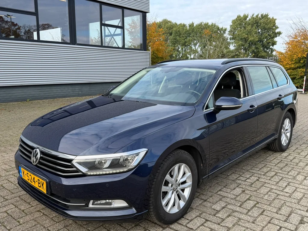 Volkswagen Passat (2017) — foto 1