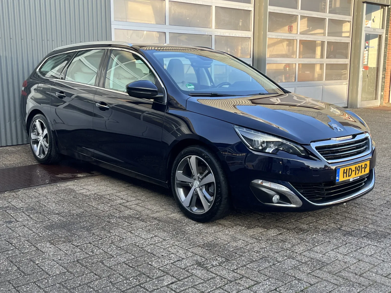 Peugeot 308 (2015) — foto 1