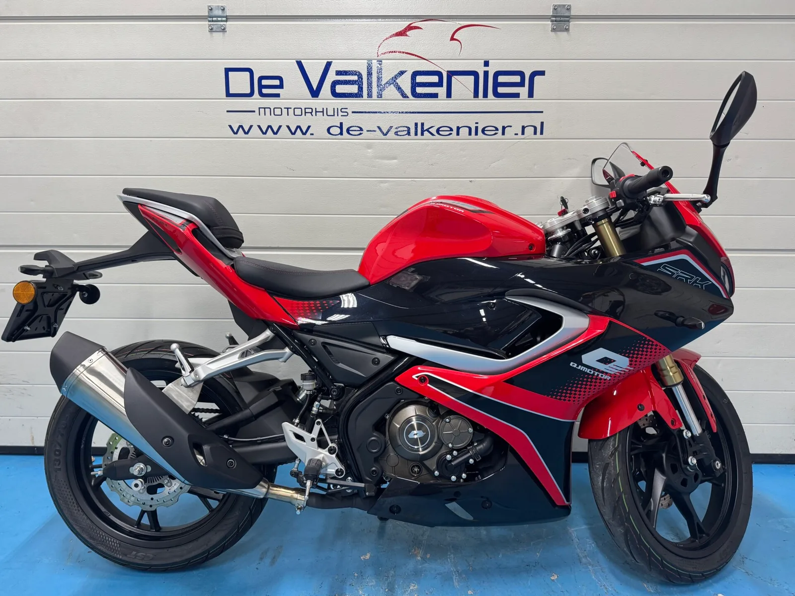 QJ Motor SRK 125 R (2025) — foto 1