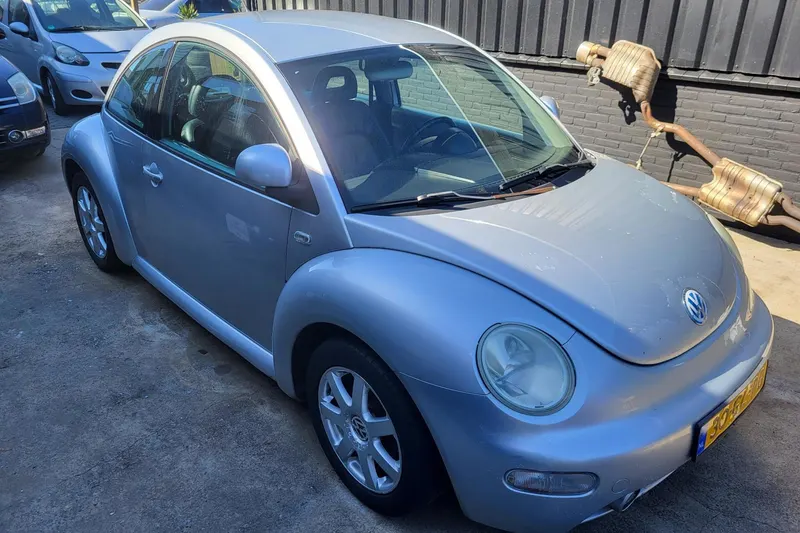 Volkswagen New Beetle (2001)