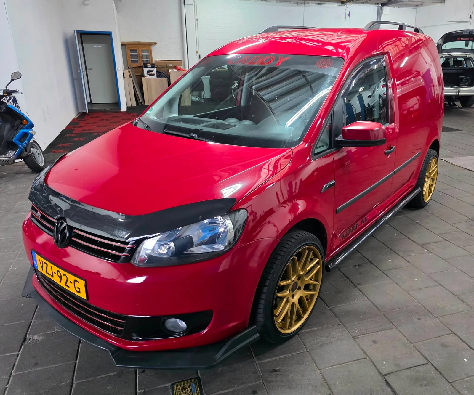 Volkswagen Caddy (2011) — foto 1