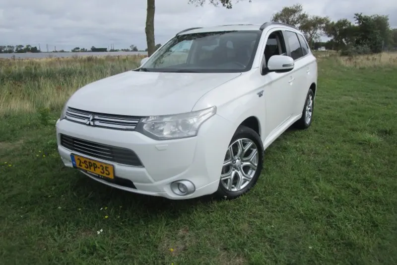 Mitsubishi Outlander (2013)