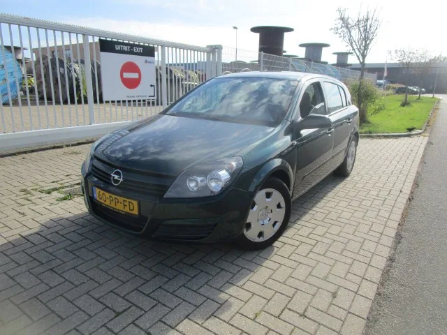 Opel Astra (2004) — foto 1