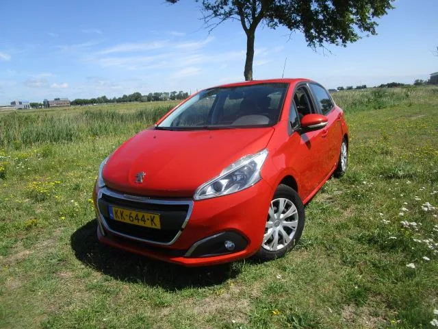 Peugeot 208 (2016) — foto 1