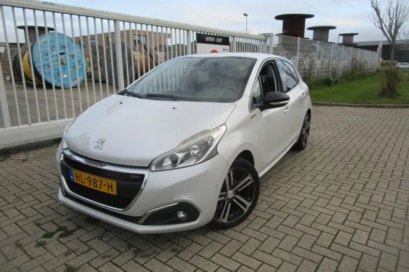 Peugeot 208 (2015)