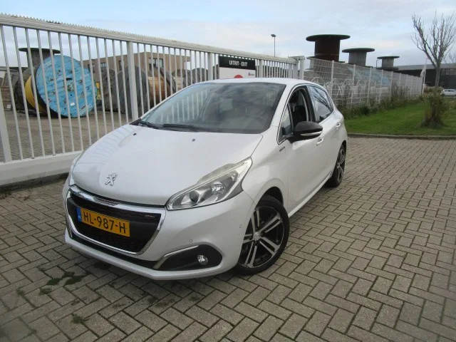 Peugeot 208 (2015) — foto 1