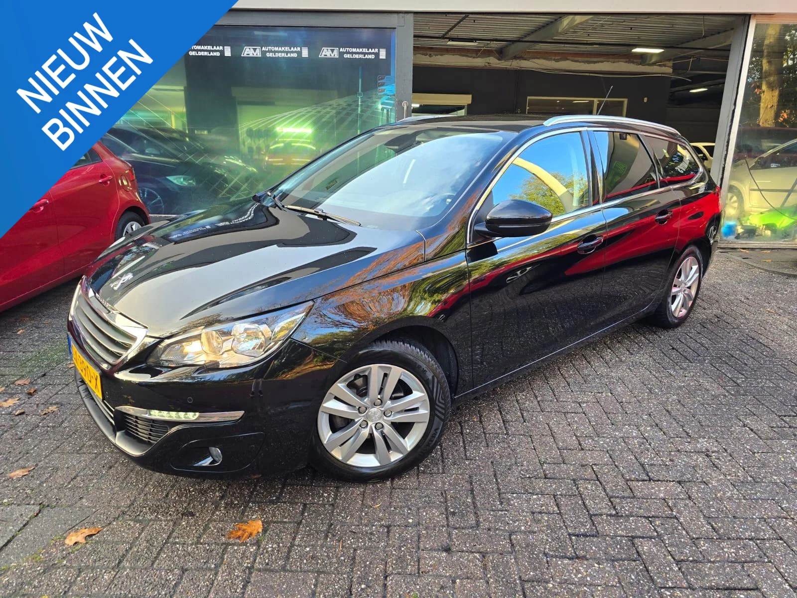 Peugeot 308 (2015) — foto 1
