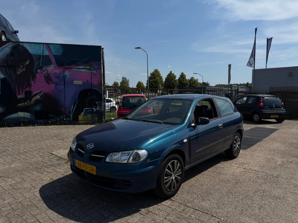 Nissan Almera (2000) — foto 1