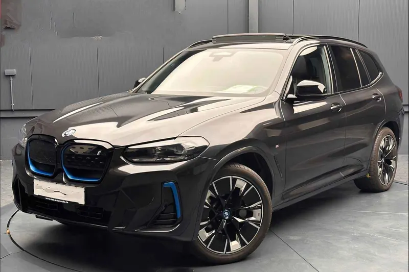 BMW iX3 (2024)