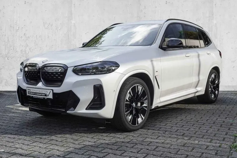 BMW iX3 (2024)