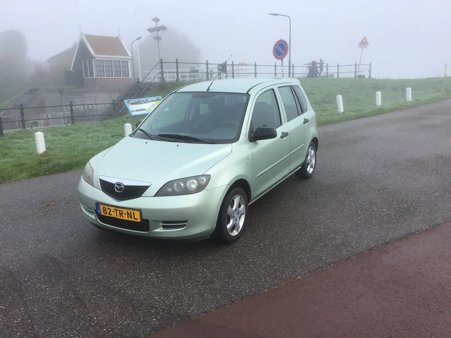 Mazda 2 (2006) — foto 1