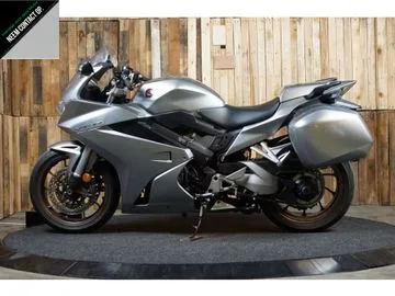 Honda VFR 800 (2018) — foto 1