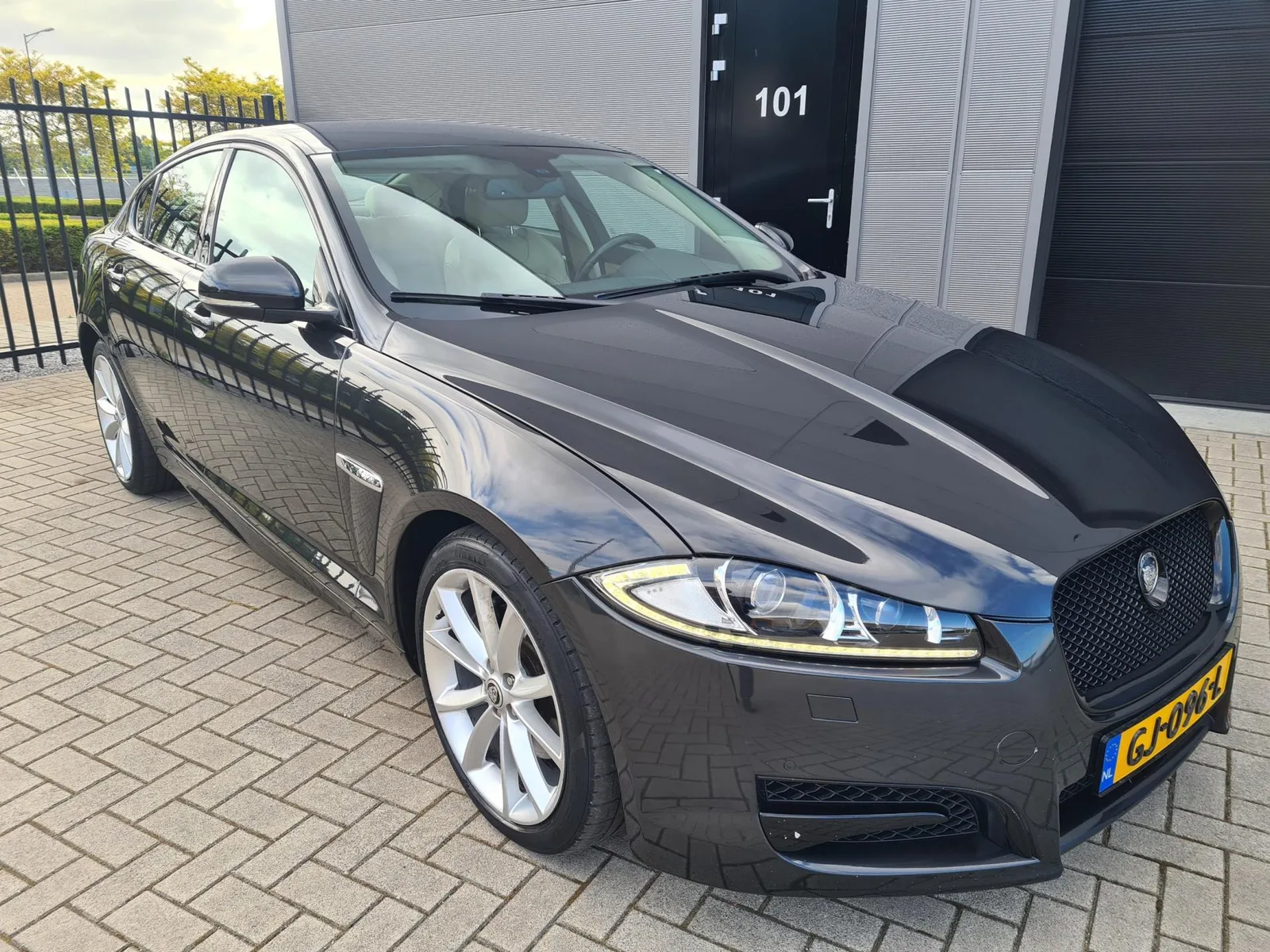 Jaguar XF (2013) — foto 1