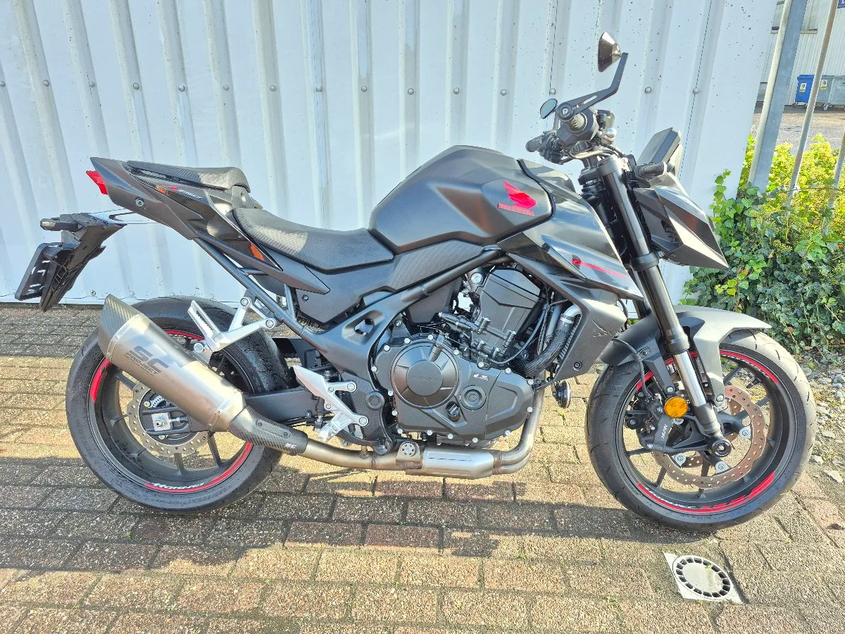 Honda CB 750 Hornet (2026) — foto 1