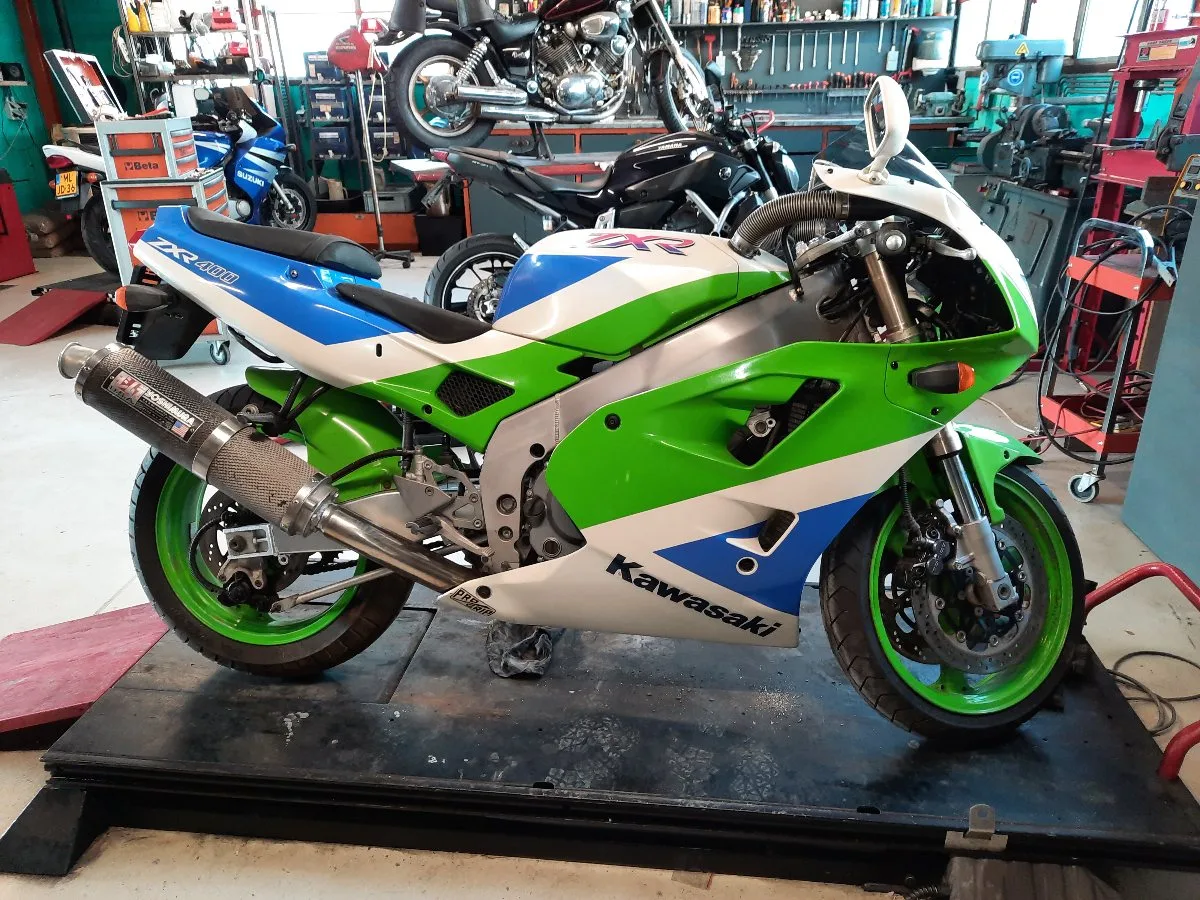 Kawasaki ZX R 400 (1993) — foto 1