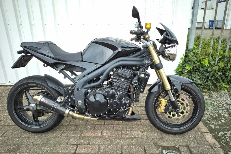 Triumph Speed Triple 1050 (0)