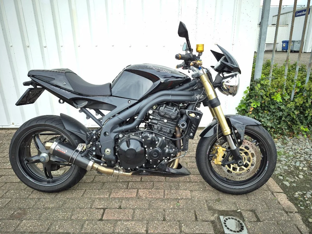 Triumph Speed Triple 1050 (0) — foto 1