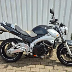 Suzuki GSR 600 (2007) — foto 1