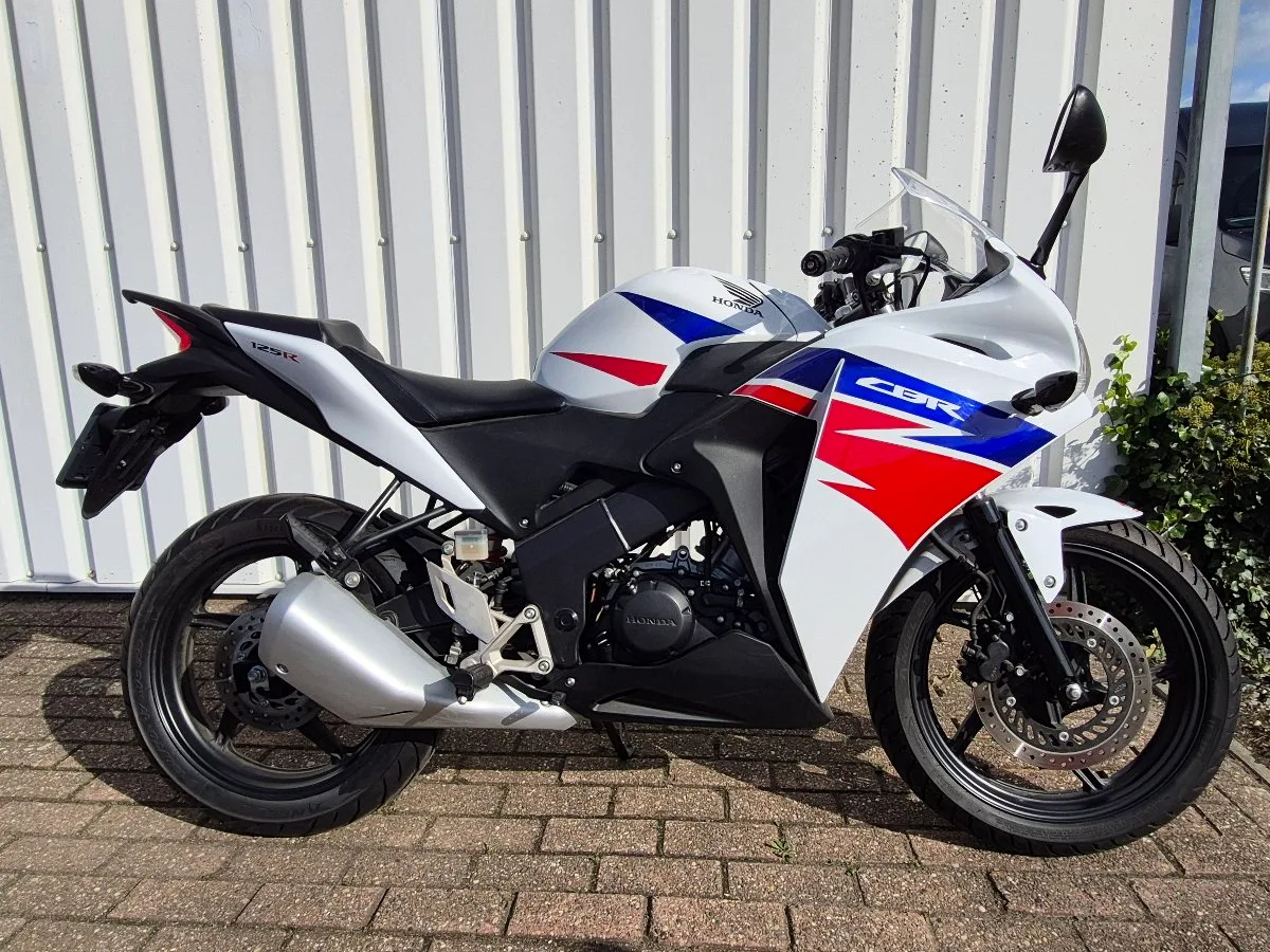 Honda CBR 125 R (2016) — foto 1