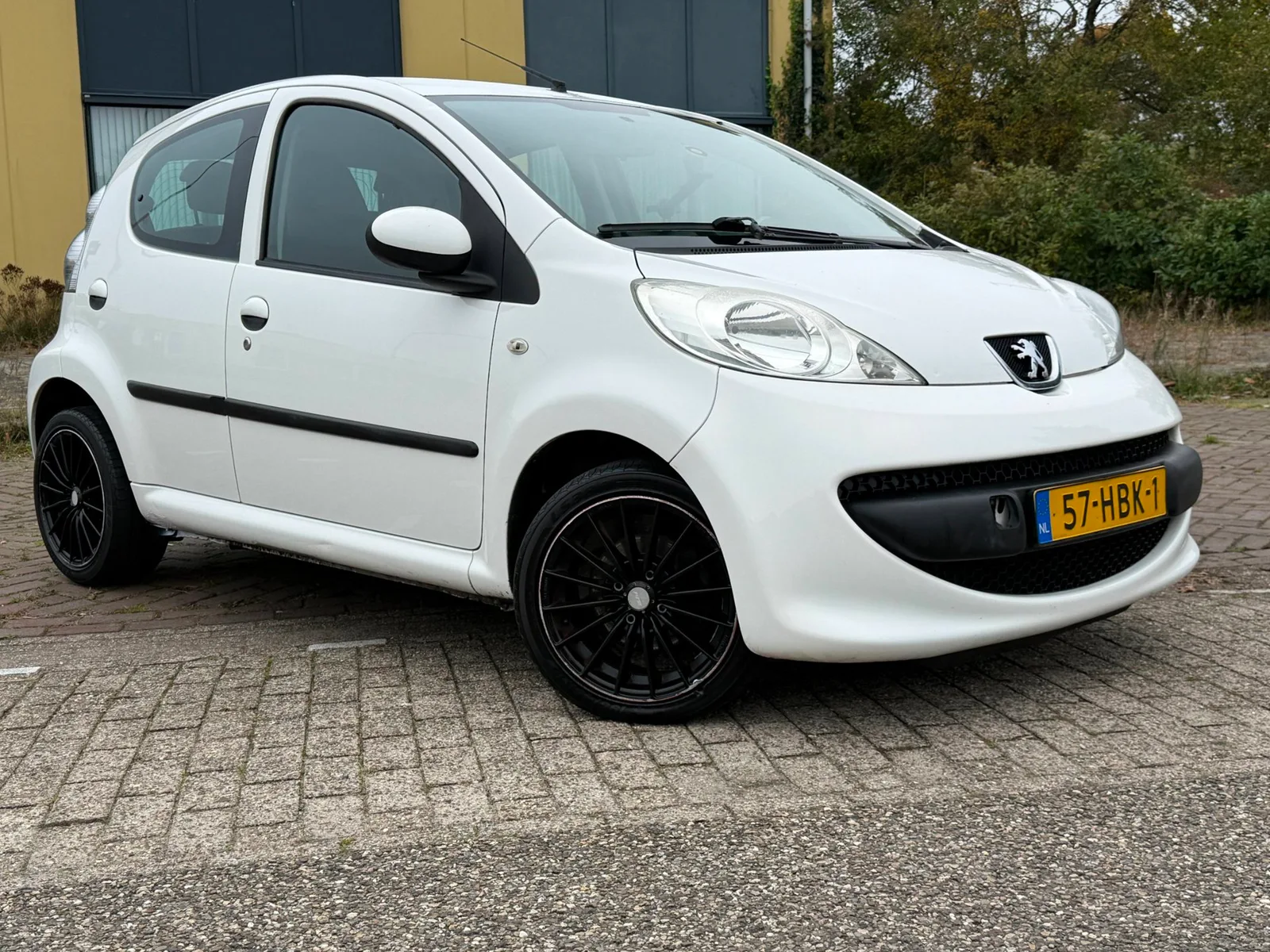 Peugeot 107 (2008) — foto 1