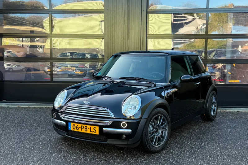 MINI Cooper (2004)