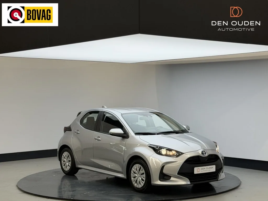 Toyota Yaris (2023) — foto 1
