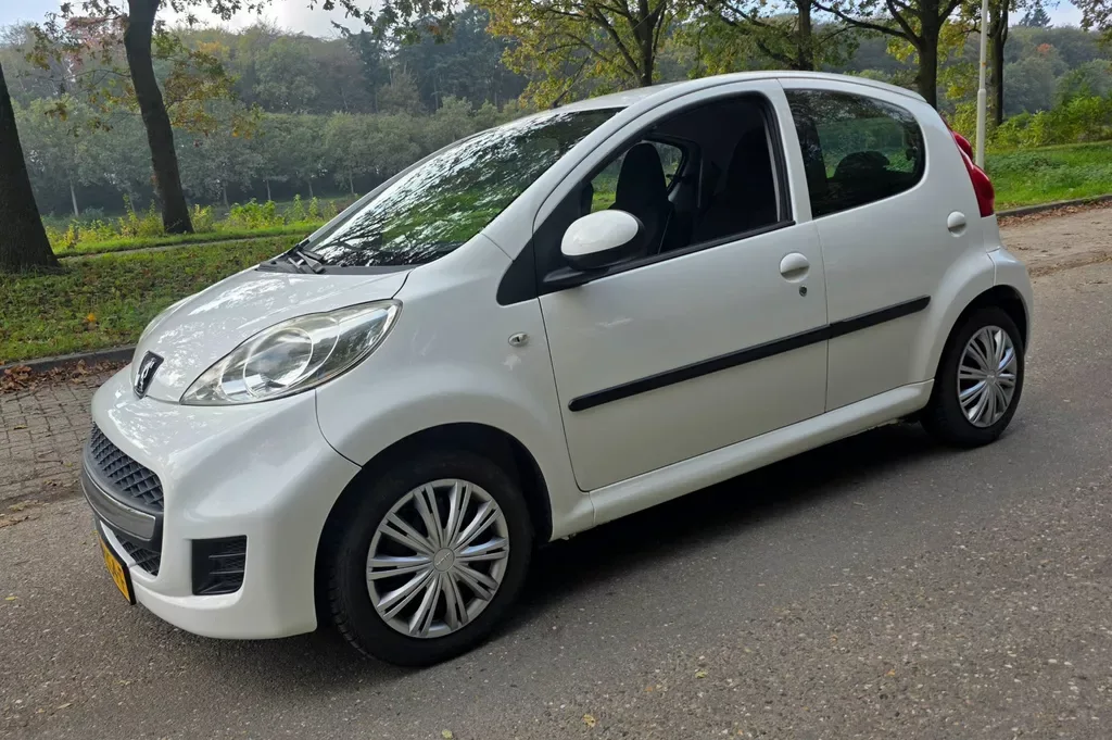 Peugeot 107 (2012) — foto 1