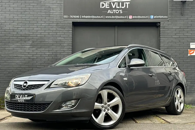 Opel Astra (2011)