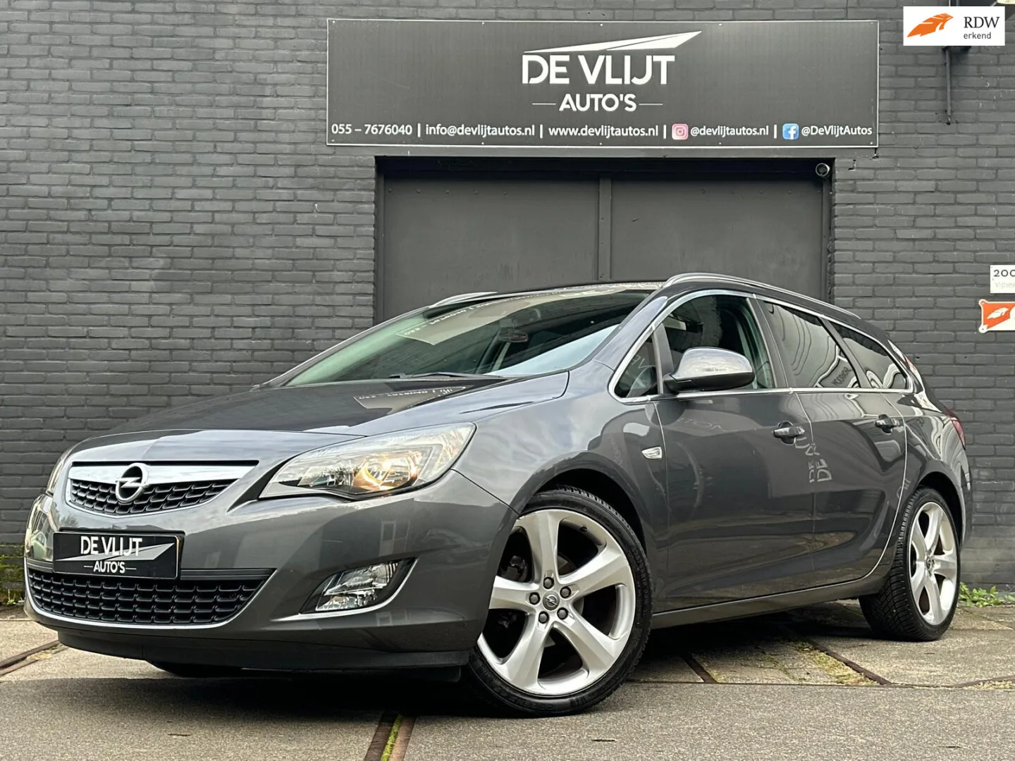 Opel Astra (2011) — foto 1