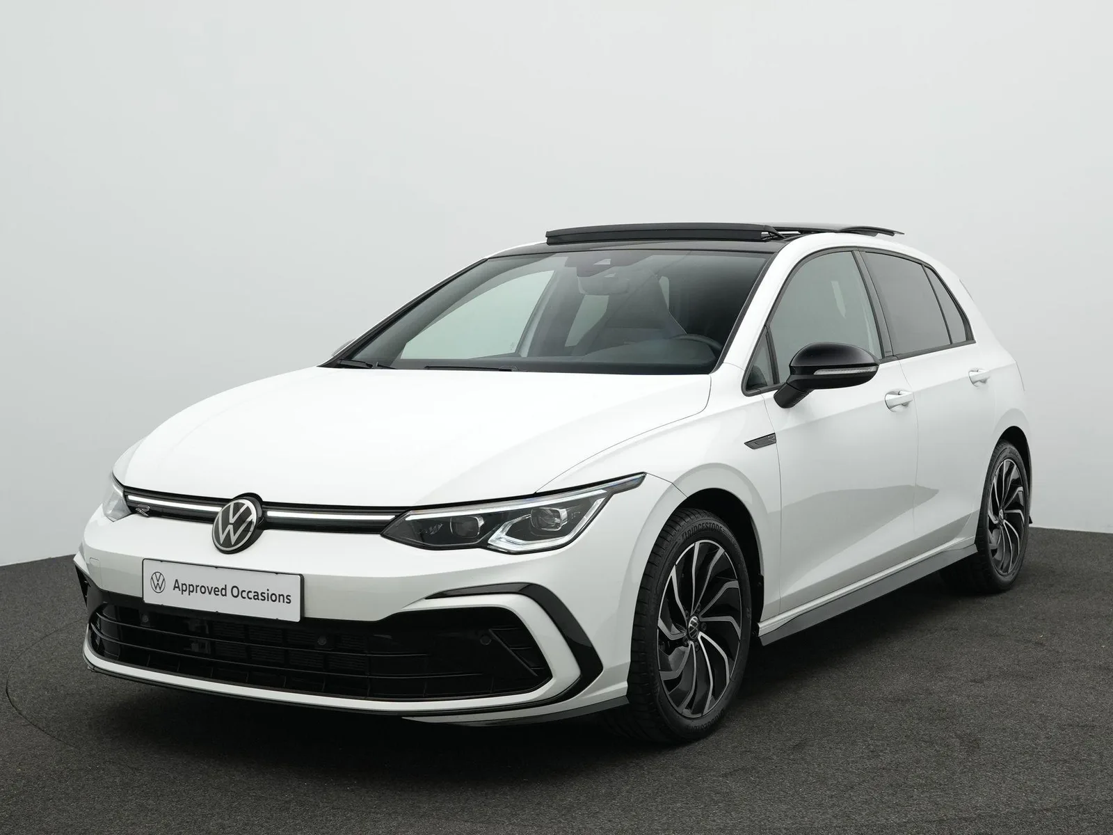 Volkswagen Golf (2024) — foto 1
