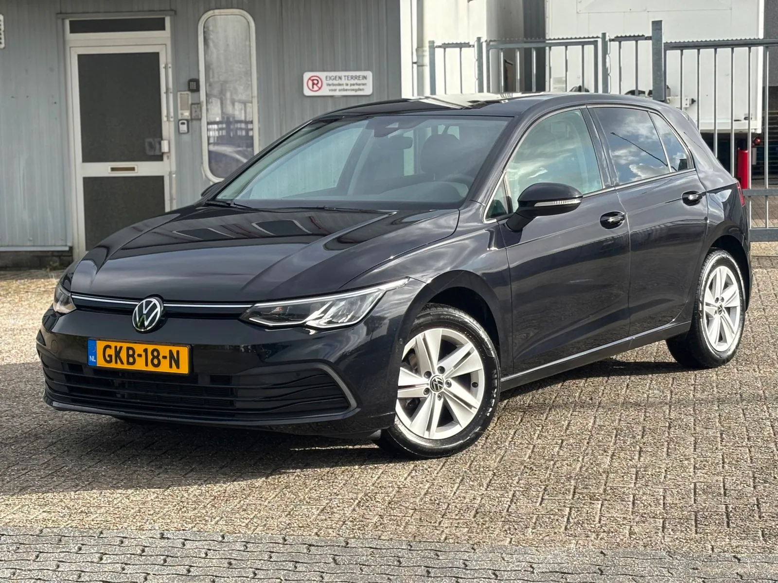 Volkswagen Golf (2023) — foto 1