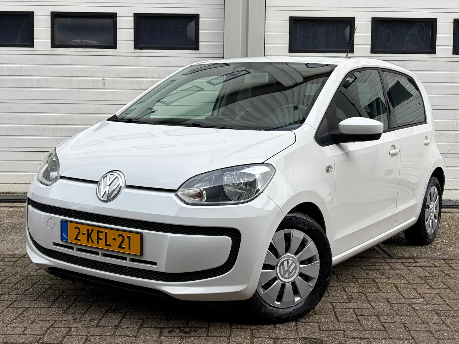 Volkswagen Up! (2013) — foto 1