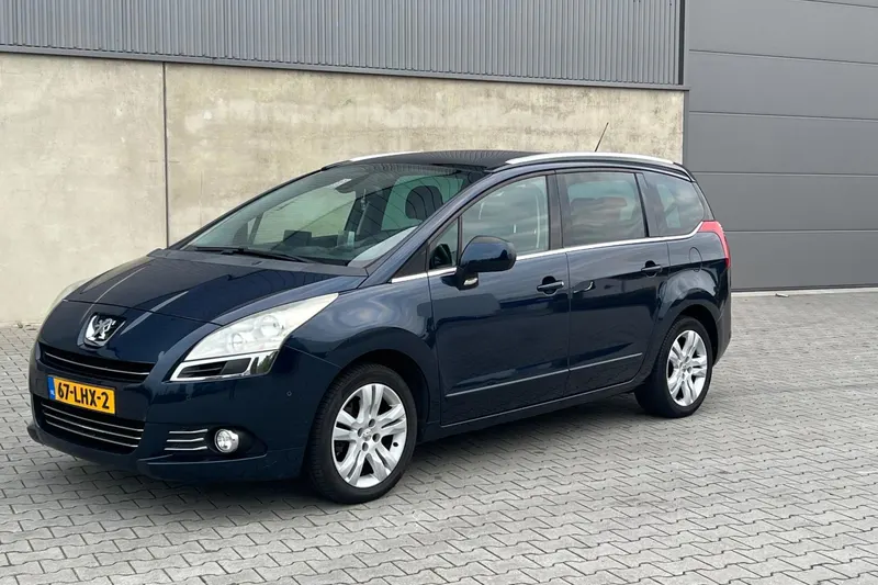 Peugeot 5008 (2010)